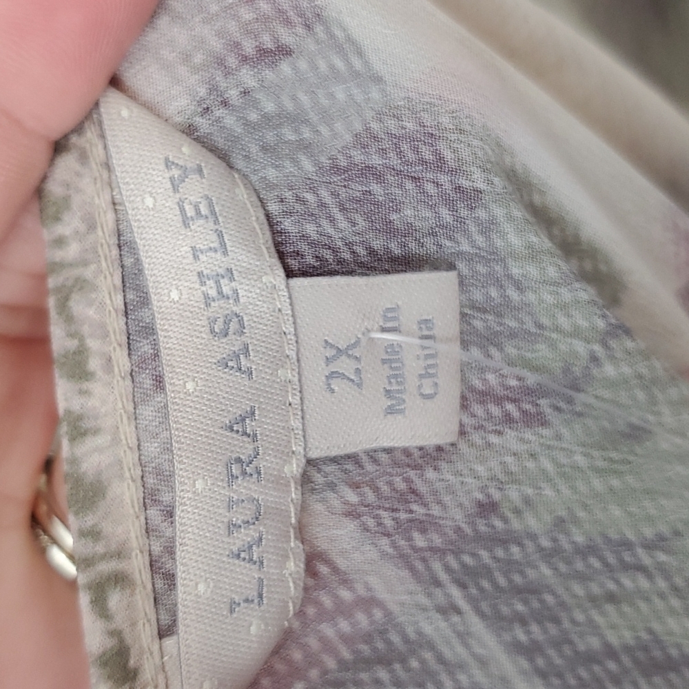 Pretty lightweight top - Picture 5 of 5